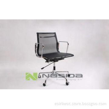 Charles Ray Eames Aluminum Group Chair with wheels / home o